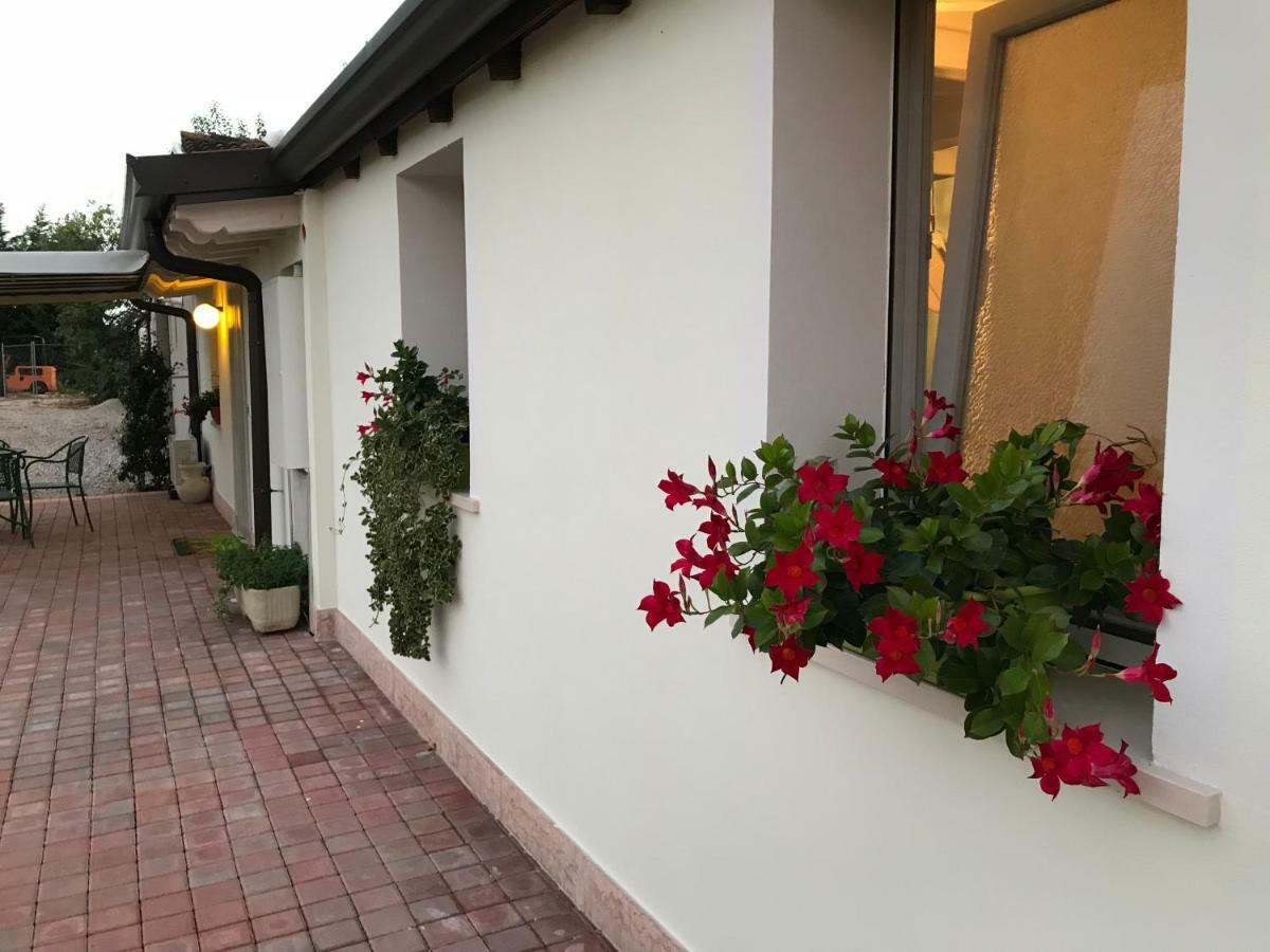 Appartamento Casa Vacanze Corte Ara Decima Sona Exterior foto